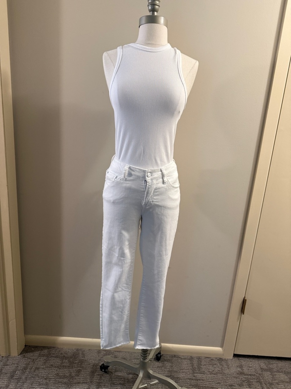 Kensie White Straight-Leg Women's Jeans